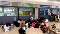 VÍDEO: 200 pasajeros llevan 20 horas atrapados en el aeropuerto de Fuerteventura tras la cancelación de un vuelo a Madrid