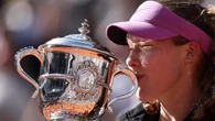 La joven Andreeva ya respira tranquila: campeona de Roland Garros y fundida en un emotivo abrazo con Conchita Martínez