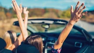 Multas de 200 euros y 3 puntos del carnet por conducir en bañador, bikini o sin camiseta: esto es lo que dice la ley