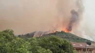 El incendio de Cuevas del Valle arrasa más de 3.000 hectáreas y obliga a confinar varios municipios