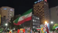 El momento en el que los iraníes celebran el lanzamiento de misiles a Israel