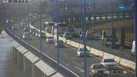Un accidente entre un coche y un autobús deja siete heridos y provoca el corte del puente del Odiel, en Huelva
