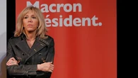 Francia juzga a diez personas por acoso en redes contra Brigitte Macron