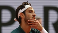 Lorenzo Musetti se jugó la descalificación tras golpear a una juez de línea con una pelota