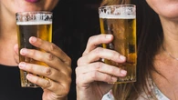 Esta es la cerveza que consumen cada vez más los españoles, sobre todo los jóvenes