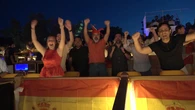 España vibra con el triunfo de La Roja: abrazos, gritos, aplausos y muchos nervios entre los aficionados