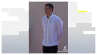 Tras las gafas, la guayabera viral: la simbología interna del look de Pedro Sánchez en la Cumbre CELAC