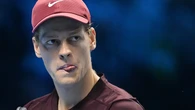 Sinner sigue intratable en las ATP Finals y doblega a un peleón y mermado Aliassime