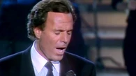 Julio Iglesias se convierte en el mejor reclamo inmobiliario de Galicia