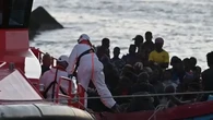 Casi 200 personas a bordo de un cayuco llegan a El Hierro, el segundo de grandes dimensiones en una semana
