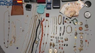 Detenida una cuidadora por robar más de medio millón de euros en joyas a una anciana en Sevilla