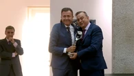 Manu Sánchez, director y presentador de las Noticias de la Mañana de Antena 3, recoge la Antena de Plata 2025