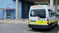 Un autobús atropella a una peatón en Badajoz y después choca con varios coches aparcados