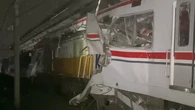 Al menos 14 muertos y decenas de heridos en un choque de trenes en Yakarta