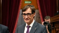 El PSC de Illa vota junto al bloque separatista en contra de la presencia del Rey en Cataluña