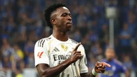 Detenido un aficionado del Oviedo por gestos racistas contra Vinícius en el Carlos Tartiere