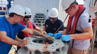 Instalan arrecifes artificiales en el mar de Alborán para restaurar los corales de profundidad