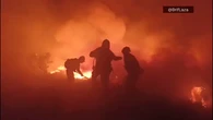 Vídeo: La incansable lucha de los bomberos para mitigar las imponentes llamas en Avión, Ourense