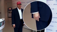 Una gruesa capa de maquillaje en la mano de Donald Trump aviva los rumores sobre su salud