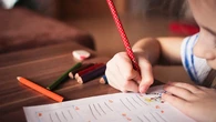 Becas infantil curso 2025 - 2026 Madrid: qué requisitos hay y hasta cuándo puedo pedirla