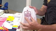 Estafa en el Mundial de Fútbol: cómo diferenciar una camiseta falsa de la oficial