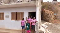 La FIFA reúne a Vozinha con su madre tras convertirse en héroe de Cabo Verde ante España