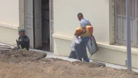 Comienza el desalojo de un poblado en Gran Canaria: decenas de familias abandonan sus hogares al comenzar las demoliciones