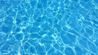 Defecar en el agua: el reto viral que obliga a cerrar tres piscinas en Catalunya en un fin de semana