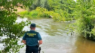 Se agarró a unas ramas para sobrevivir: el heroico rescate de dos guardias civiles a un joven en río Ruecas