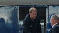 El príncipe Harry visita por sorpresa Ucrania y promete apoyo a miles soldados heridos en la guerra
