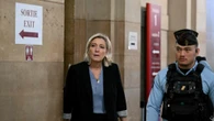 El tribunal rebaja la pena a Le Pen y podrá ser candidata con un brazalete electrónico