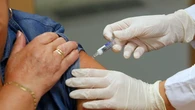 Las vacunas contra el COVID podrían mejorar la respuesta inmunológica frente al cáncer, según un nuevo estudio