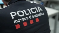 Dos hombres se disparan en plena calle, uno de ellos resulta herido y el otro se da a la fuga en Barcelona