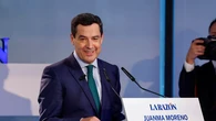 Juanma Moreno rebaja impuestos a los dueños de mascotas: hasta 100 € por animal y más deducciones si es adoptado