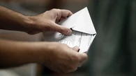 Si vivo en el extranjero, cómo puedo votar en las elecciones Andalucía del 17 de mayo: plazos y requisitos
