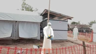 Mueren tres cooperantes de Cruz Roja tras contagiarse de ébola en el Congo