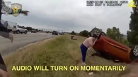 Un bebé y su madre son rescatados del interior del coche tras sufrir un aparatoso accidente en una carretera de Texas