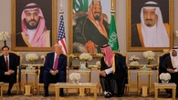 Trump aterriza en Riad en plena tensión por los rehenes: Oriente Medio recibe al presidente con promesas económicas y pocas palabras sobre Israel