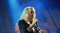 La cantante Bonnie Tyler despierta del coma y sigue en estado muy grave