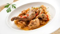 Conejo encebollado, la receta libre de grasa de Karlos Arguiñano