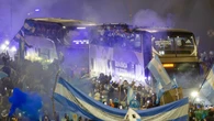 Argentina recibe a la selección con una fiesta en el Obelisco tras perder la final del Mundial ante España, sin Leo Messi