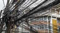 La red eléctrica está colapsada y eso impide una posible bajada en la factura de la luz