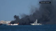 Rescatan a siete tripulantes de un barco de suministros en Algeciras tras sufrir un grave incendio