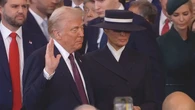 Trump cumple 80 años presumiendo de fuerza, pero con su salud bajo la lupa