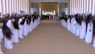 Las mujeres de Emiratos Árabes reciben a Trump ondeando su cabello: este es el motivo que se esconde detrás