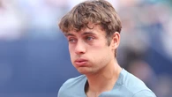 Cobolli rompe a llorar al vencer a Zverev tras enterarse de la muerte de un niño de 13 años de su club