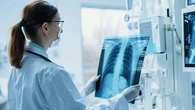 Un hombre acude a Urgencias por una tos irritante y le diagnostican cáncer de pulmón terminal