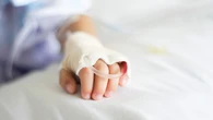 En coma un niño de un año tras ser lanzado violentamente contra el suelo por un hombre que dio positivo en cannabis