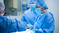 Los médicos no dan crédito: extraen un cuchillo del pecho a un hombre que lo llevó consigo durante ocho años