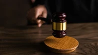 Revocan la libertad condicional a un asesino en serie que violó, mató y practicó canibalismo con su pareja